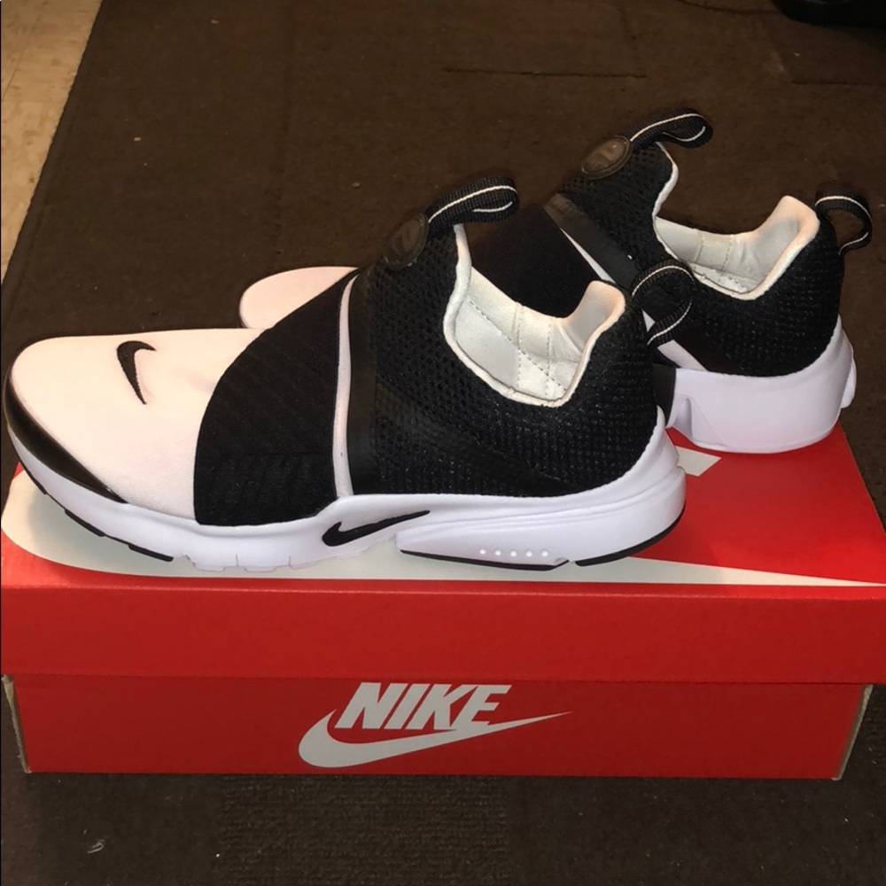 Black and white size 5y Nike Presto
